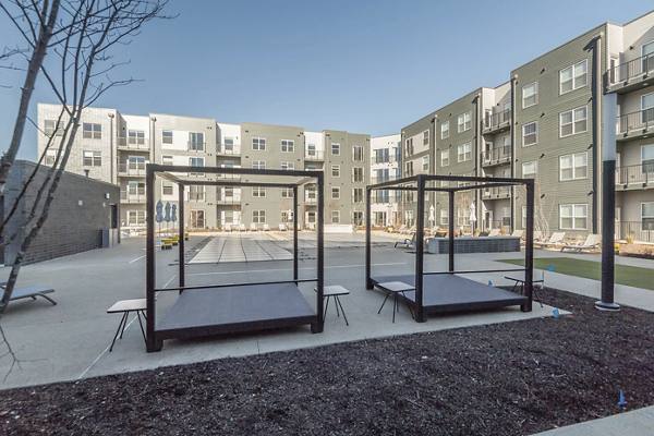 courtyard at Sunnen Station Apartments