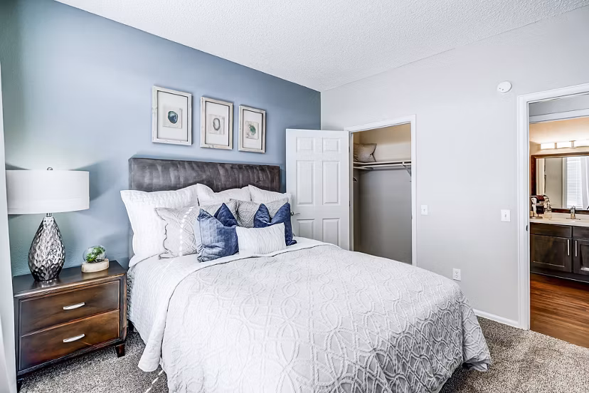 Spacious bedroom with modern decor at Commons at Briargate Apartments