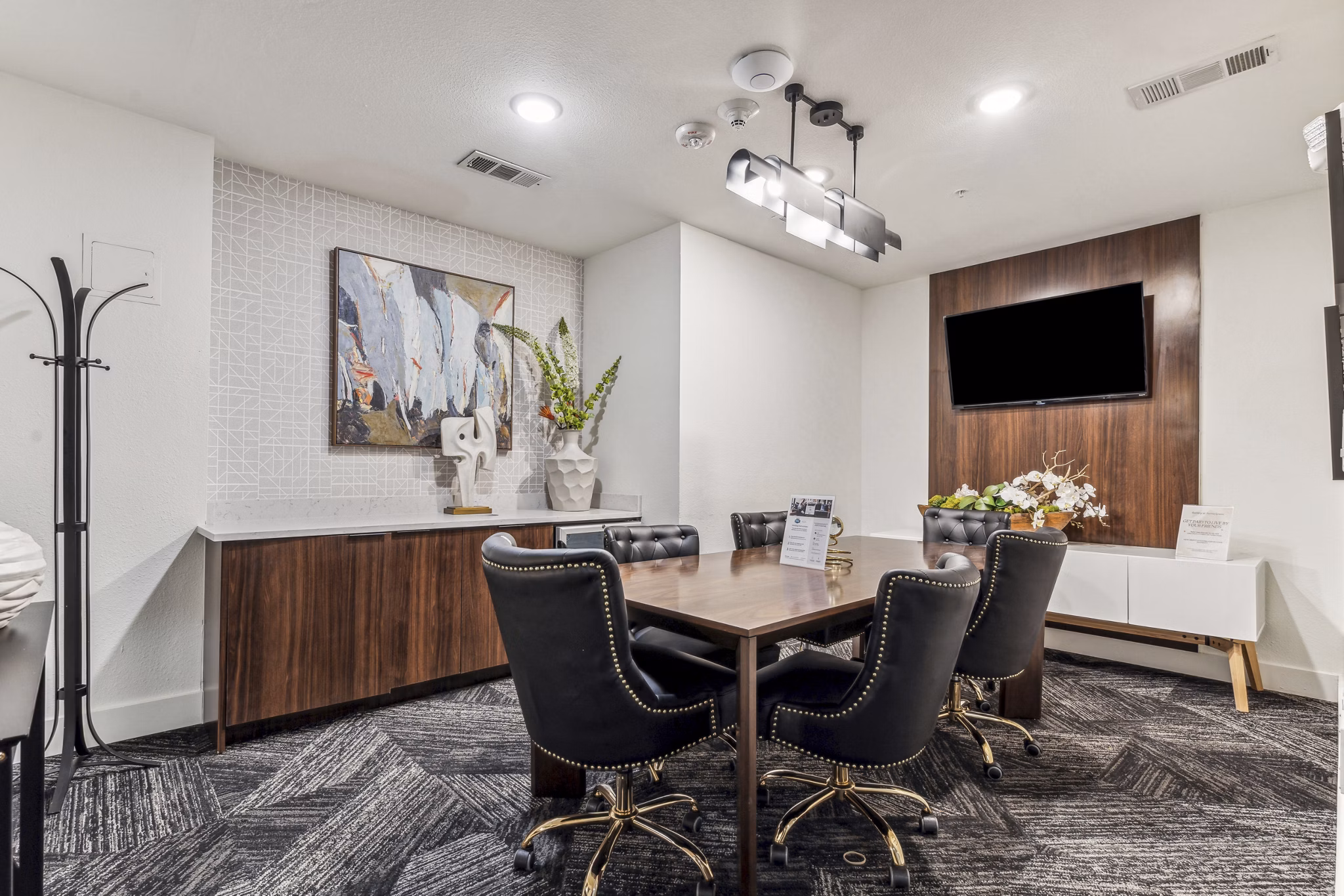 Spacious meeting facility with modern furnishings at Gallery at Turtle Creek Apartments, ideal for business gatherings and events