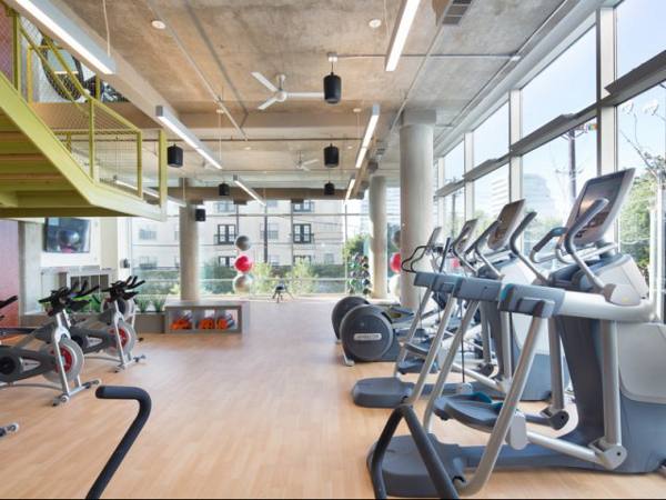 fitness center at Gallery at Turtle Creek Apartments