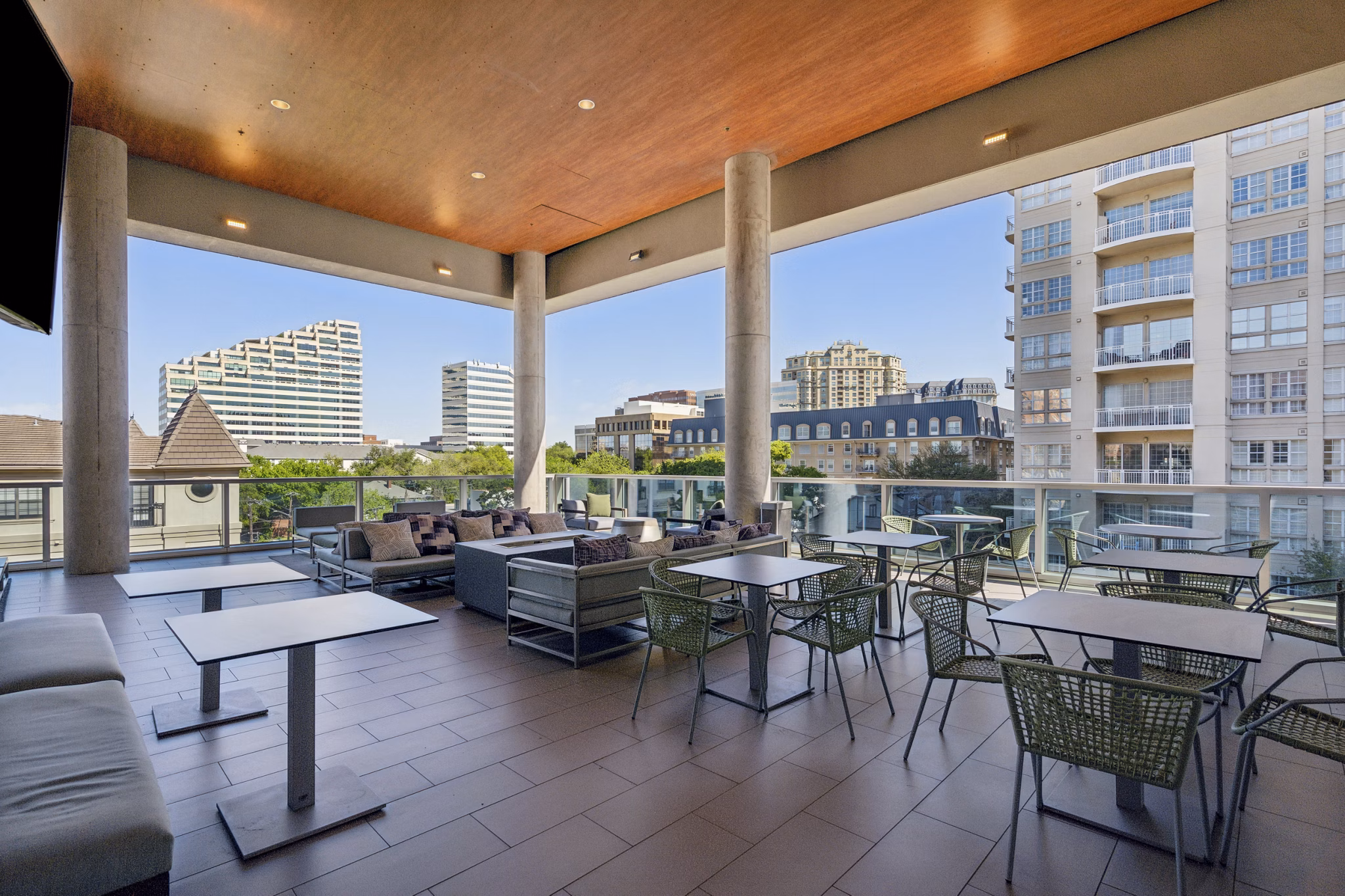 Courtyard with lush landscaping at Gallery at Turtle Creek Apartments, offering a serene escape in a luxury living environment