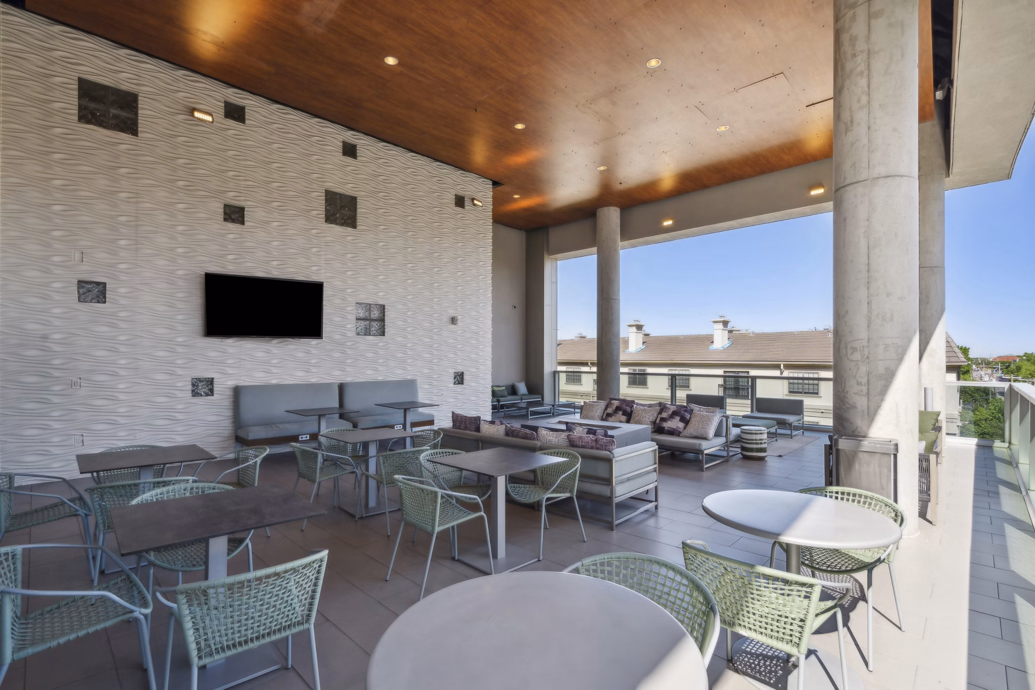 Chic courtyard in Gallery at Turtle Creek Apartments - luxury outdoor space with seating and lush greenery
