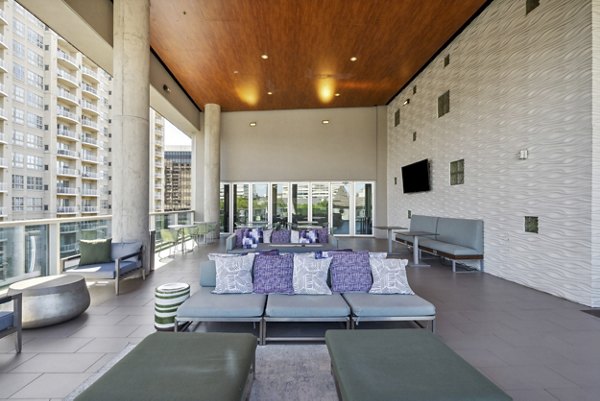 Peaceful courtyard with lush greenery at Gallery at Turtle Creek Apartments