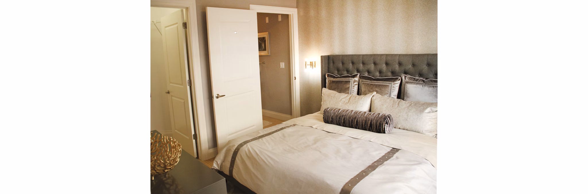 The Harper at Harmon Meadow Apartments: Cozy bedroom with modern furnishings