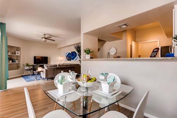 dining room at Verano Townhomes Apartments 