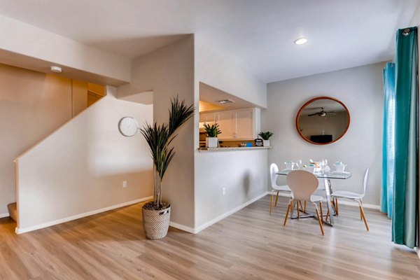 dining room at Verano Townhomes Apartments 