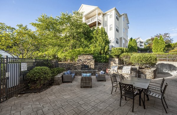 grill area at Stone Gate Apartments 