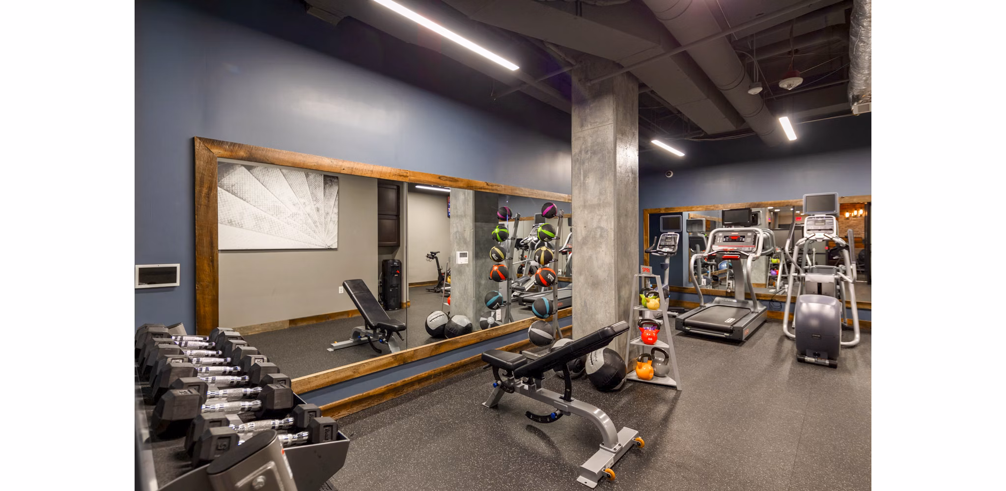 Aspen Apartments: Modern fitness center with state-of-the-art equipment in a luxury setting