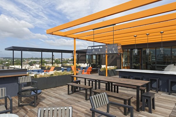 Rooftop patio with luxurious seating and skyline views at The Aspen Apartments in Greystar community