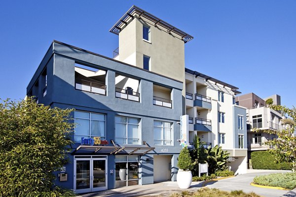 Forty55 Lofts: Contemporary view of luxury apartments in Culver City