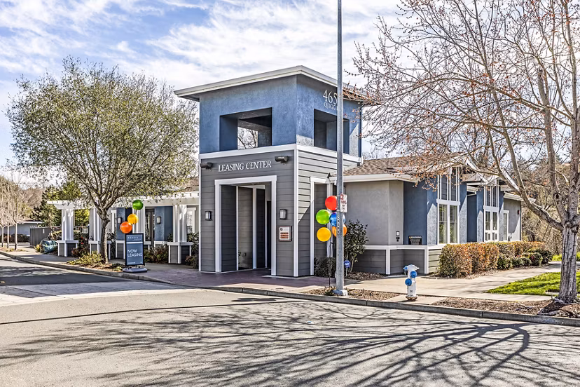 Acacia on Santa Rosa Creek: Modern luxury apartments near Santa Rosa Creek trails