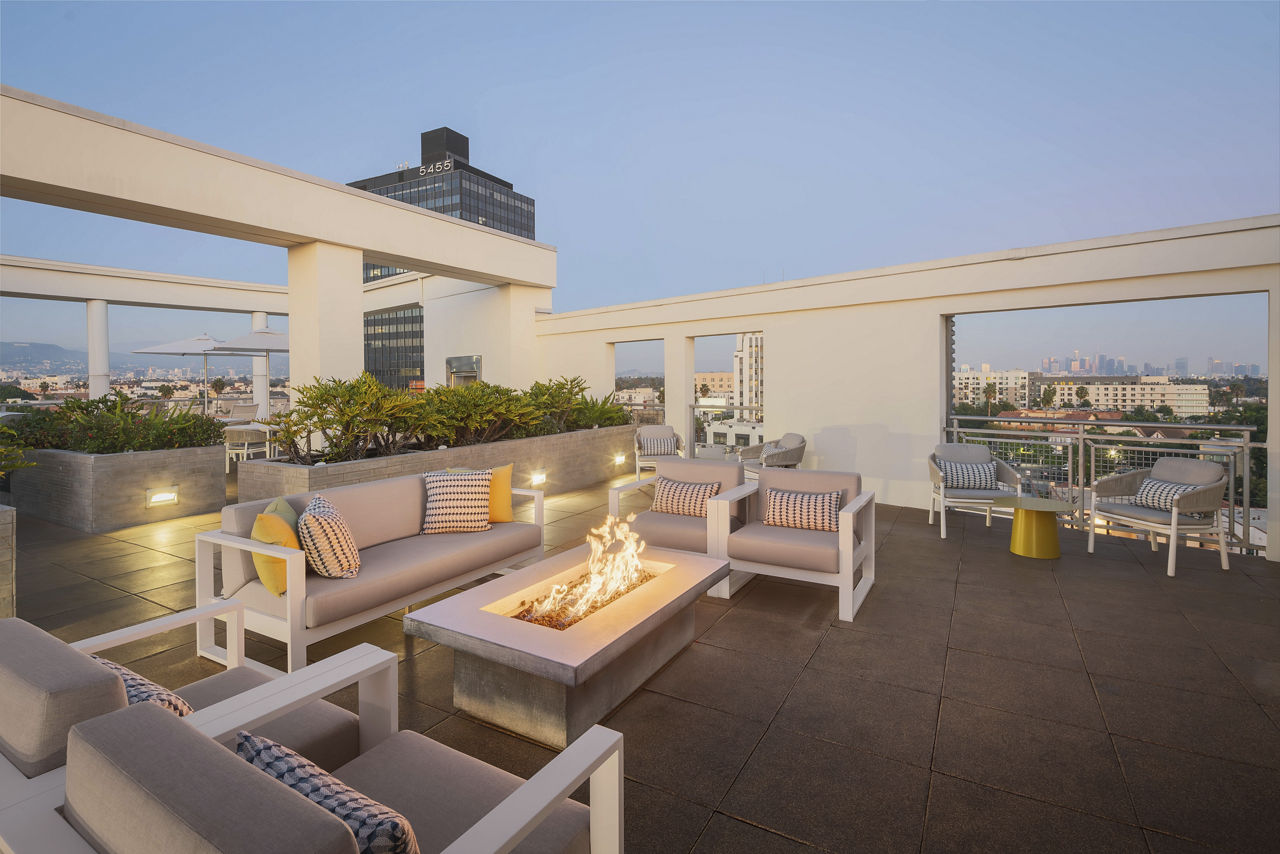Roof deck at Desmond At Wilshire (4 of 8)