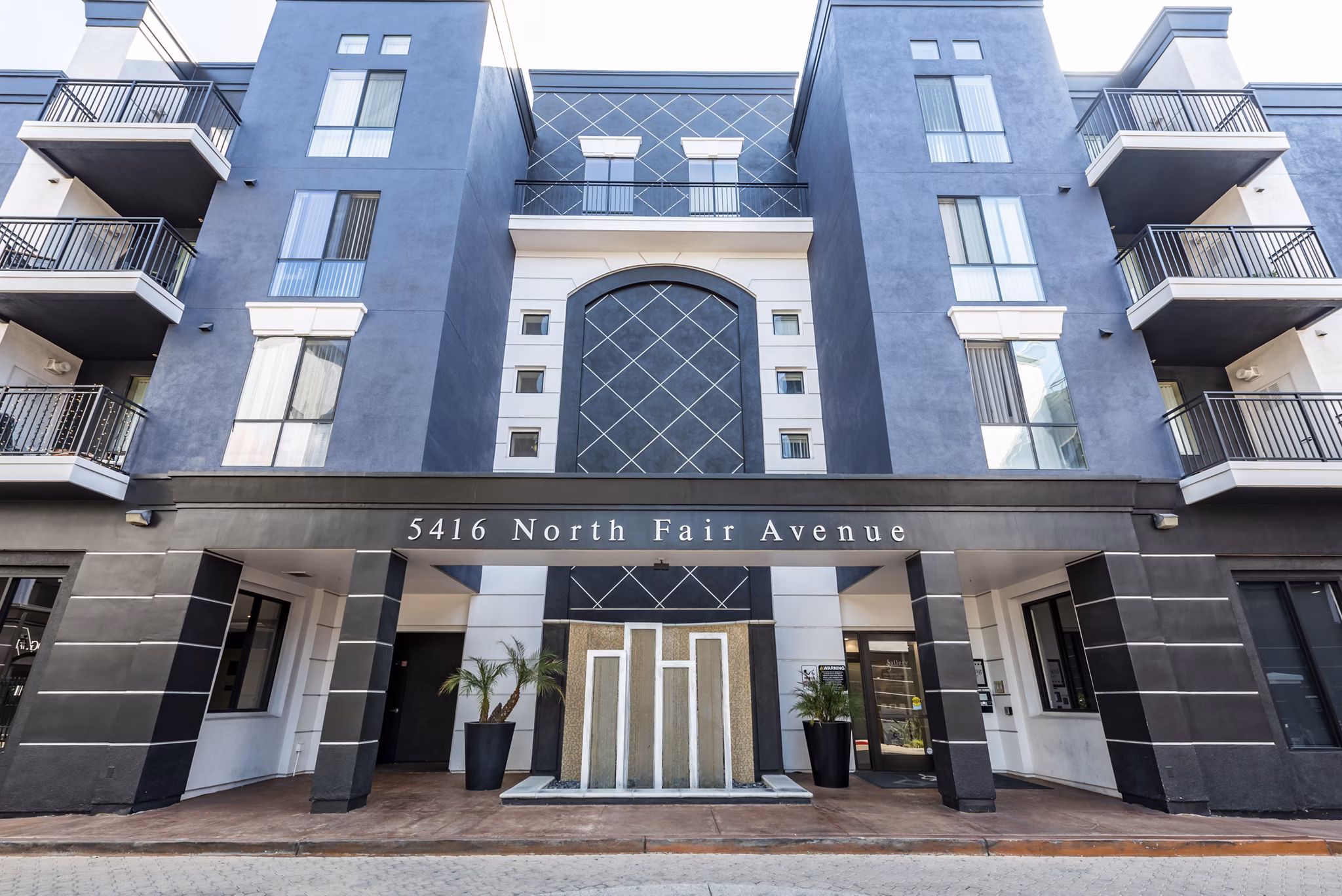 The Gallery at NoHo Commons: Modern luxury apartment building in North Hollywood