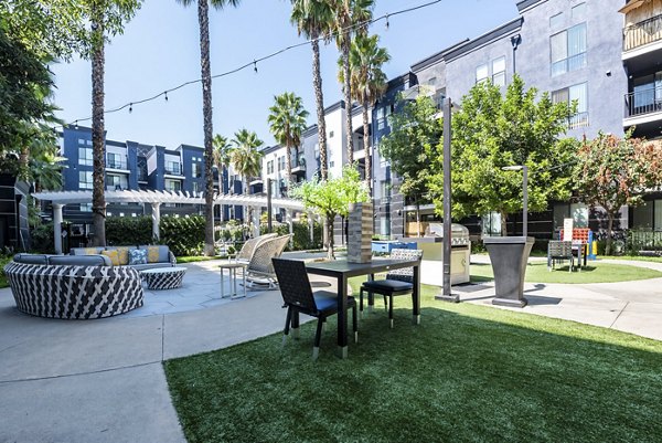 Courtyard with lush landscaping and seating at The Gallery at NoHo Commons luxury apartments