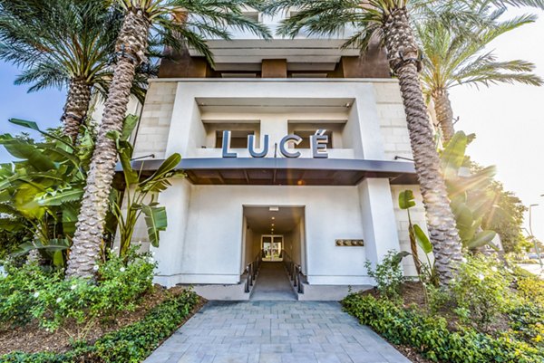 Luce Apartments: Contemporary luxury building in downtown San Francisco