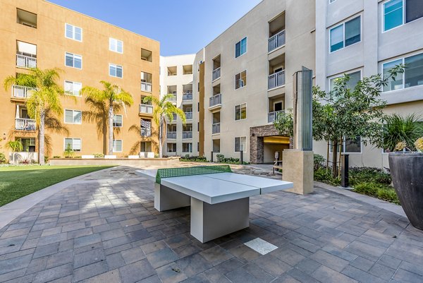 table tennis court/courtyard at Luce Apartments