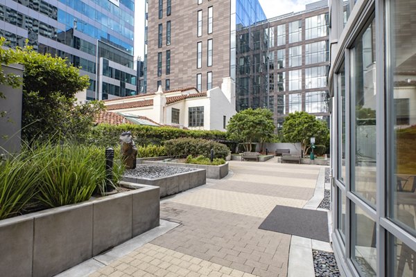 Argenta Apartments: Lush courtyard with seating and landscaping in San Francisco, offering a tranquil escape within luxury urban living