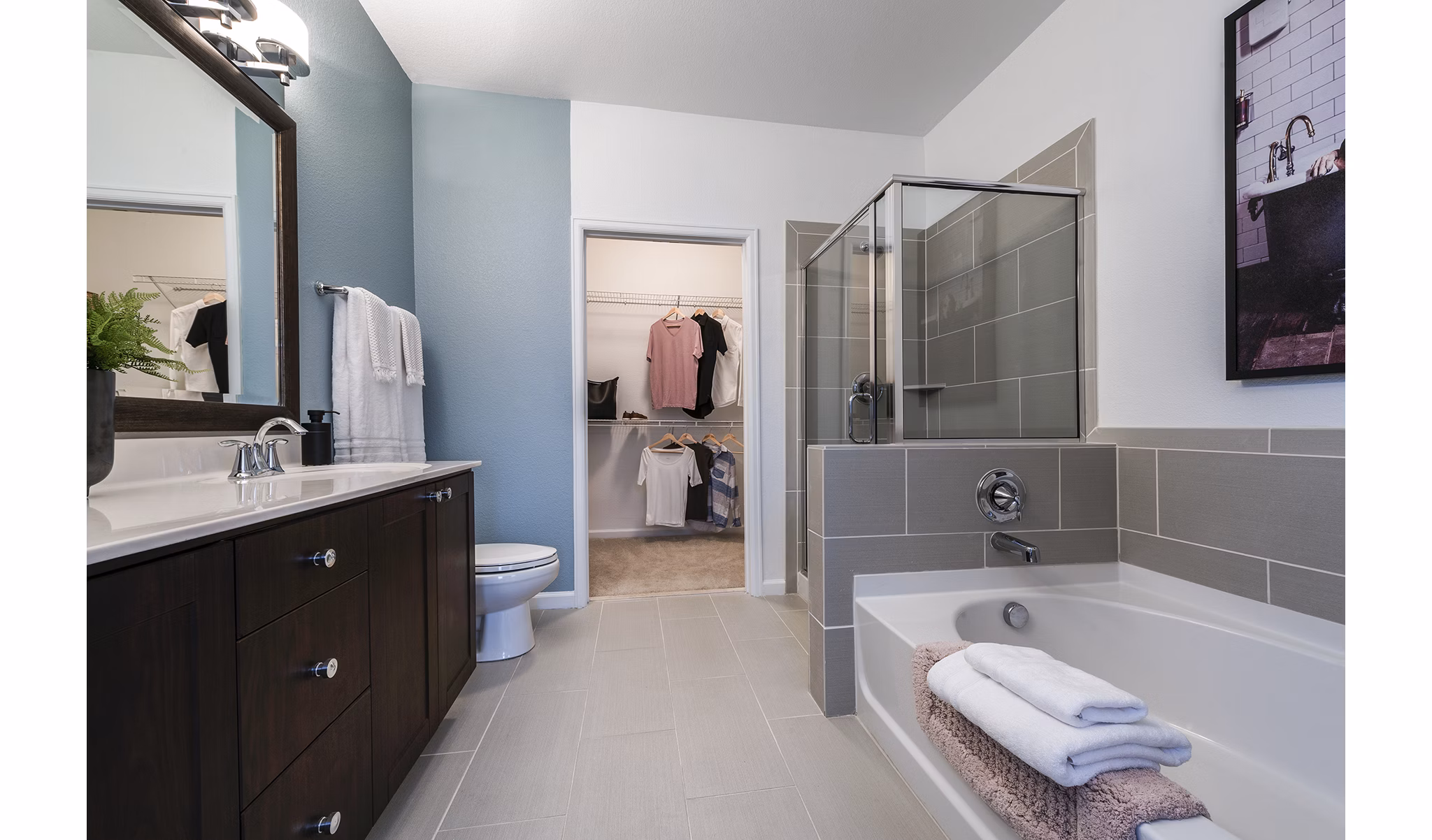 Baileys Crossing: Recently renovated luxury apartments featuring contemporary design in Alexandria, VA
