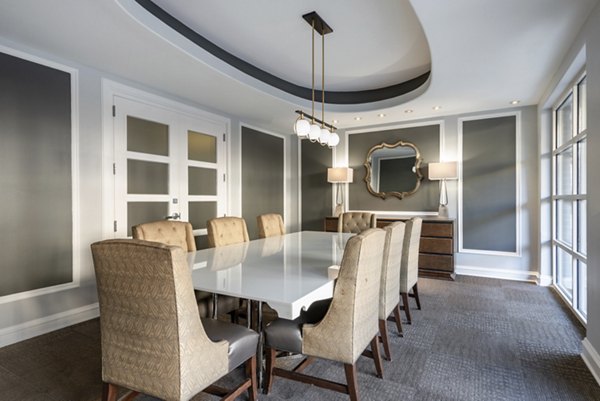 Bailey's Crossing: Renovated luxury apartment in a vibrant Alexandria neighborhood