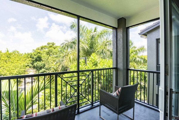 The Franklin Delray Apartments: Elegant outdoor patio with modern seating in luxury community