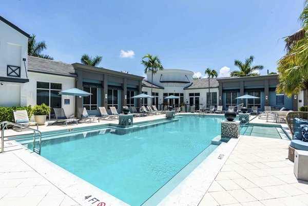 pool at The Franklin Delray Apartments