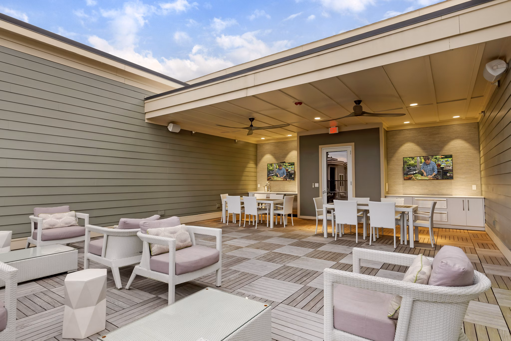 patio at Lantower Weston Corners Apartments