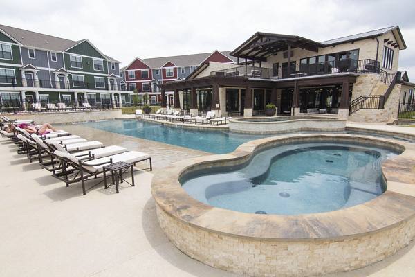 pool at Camber Villas Apartments