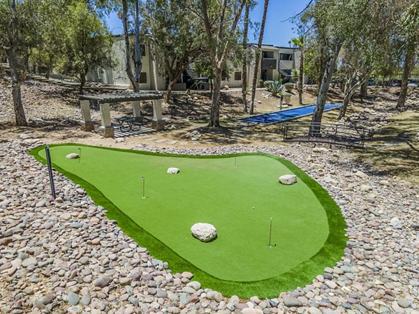 putting green at Circ Tucson Apartments