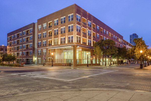 555 Ross Apartments: Contemporary luxury in Dallas's vibrant urban environment
