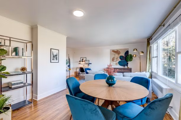 Dining room featuring elegant furnishings at Shorewood luxury apartments