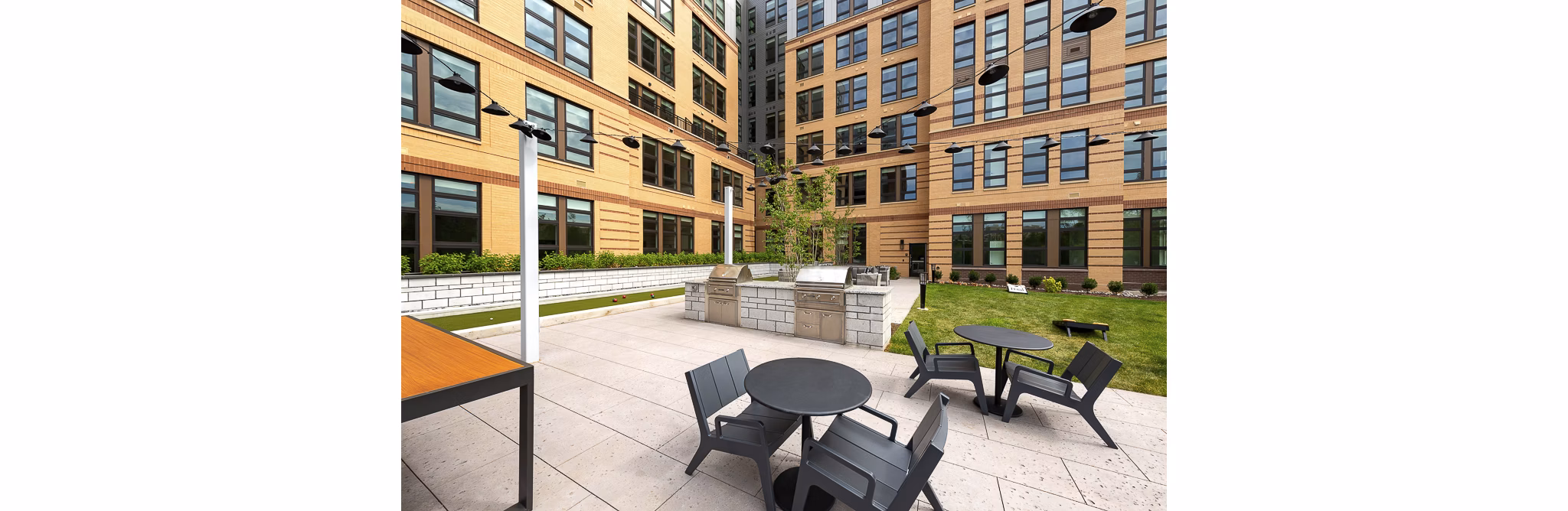 Amenity space in building 3 at GS Platform featuring stylish lounge areas and modern design