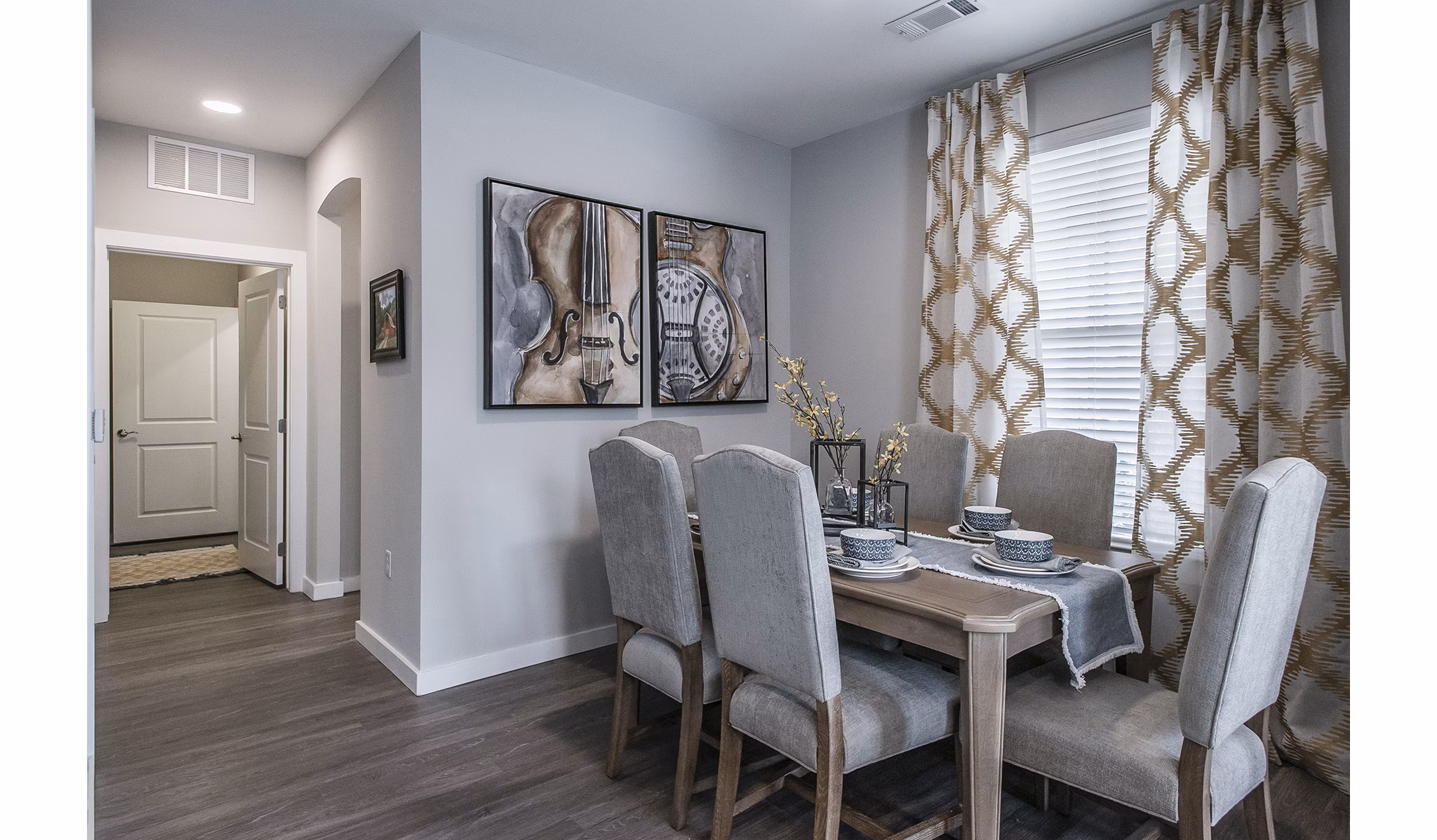 Dining room featuring elegant decor and spacious layout in Novel Lockwood Glen Apartments