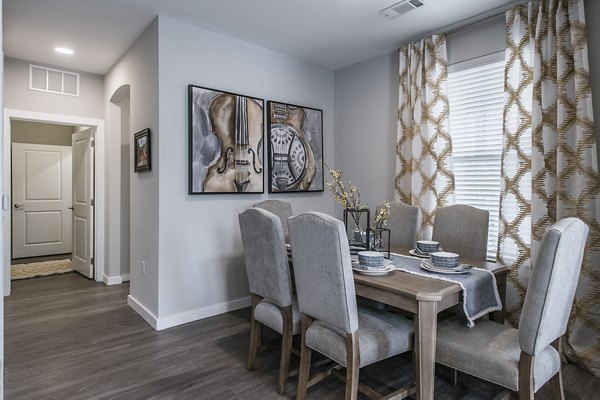 dining room at Novel Lockwood Glen Apartments 