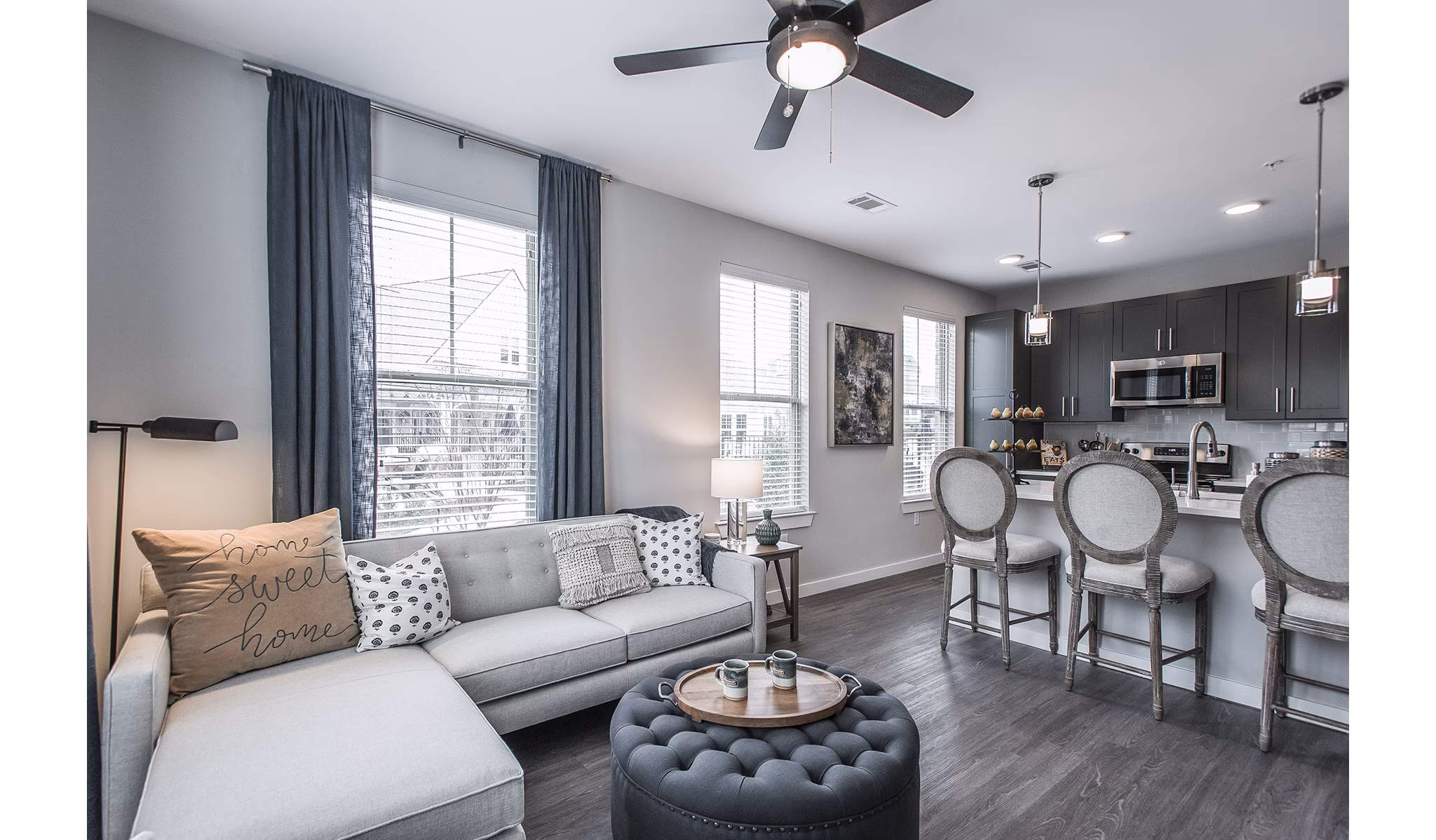Spacious living room with modern decor at Novel Lockwood Glen Apartments, Franklin