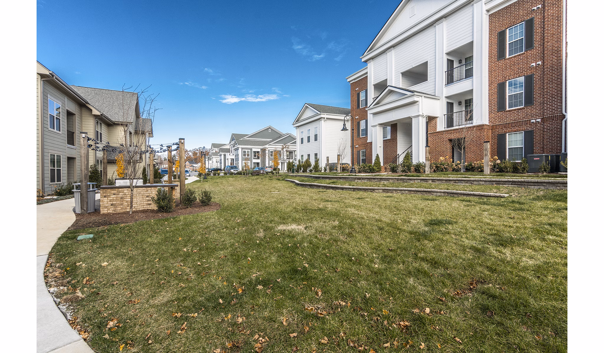 Courtyard with lush landscaping and seating areas at Novel Lockwood Glen Apartments