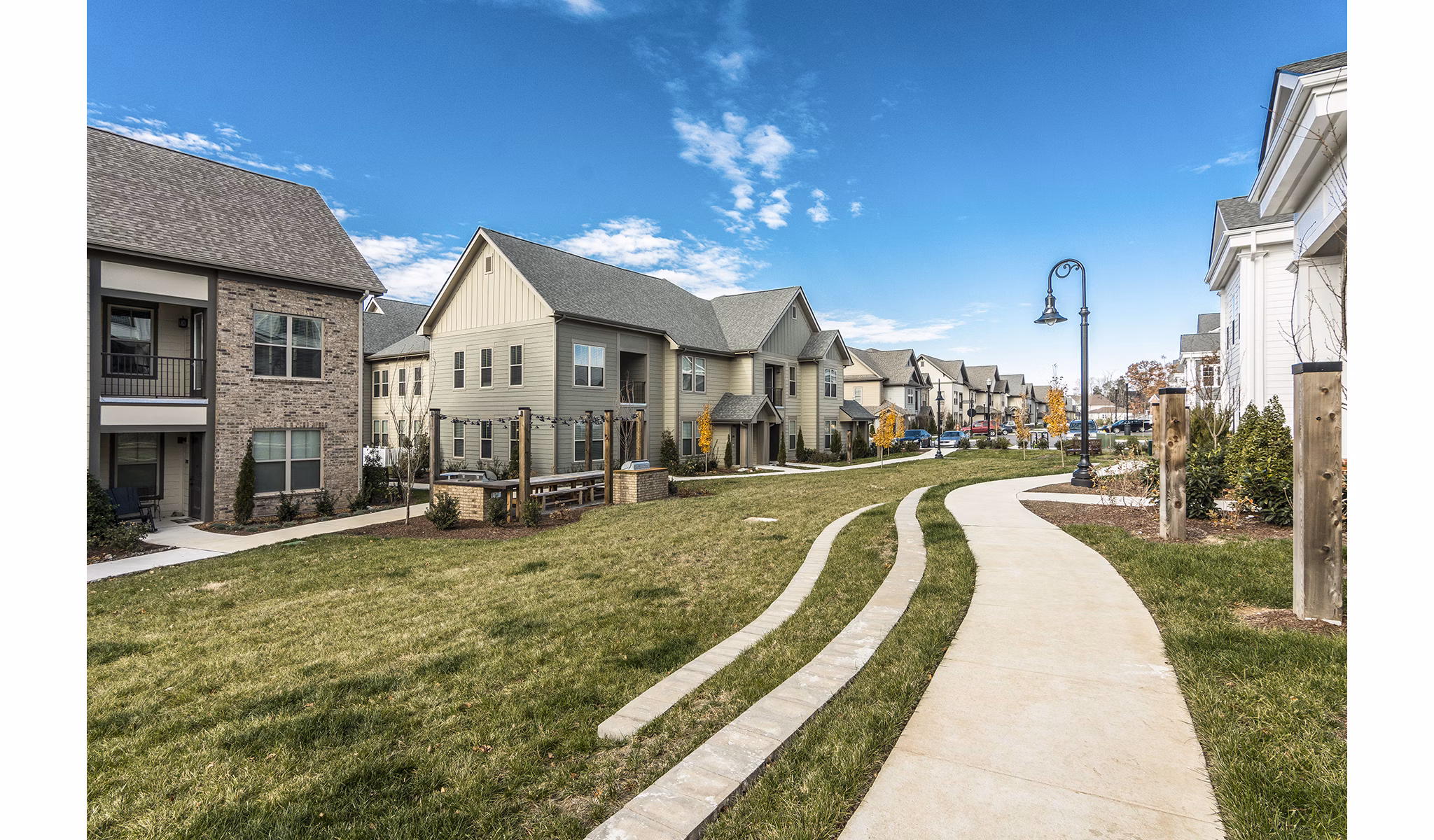 Courtyard with lush landscaping and seating areas at Novel Lockwood Glen luxury apartments in vibrant neighborhood setting