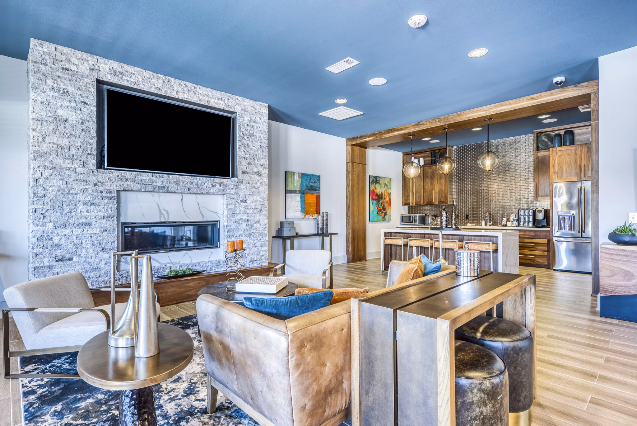 Clubhouse at Lakeview Villas Apartments in a lush setting