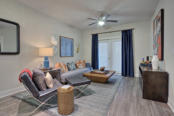 Cozy living room with modern decor at Lakeview Villas Apartments