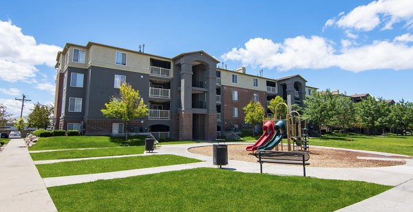 building/exterior at Park Vue Apartments