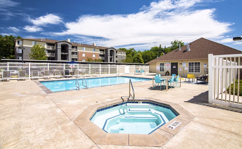 pool at Park Vue Apartments
