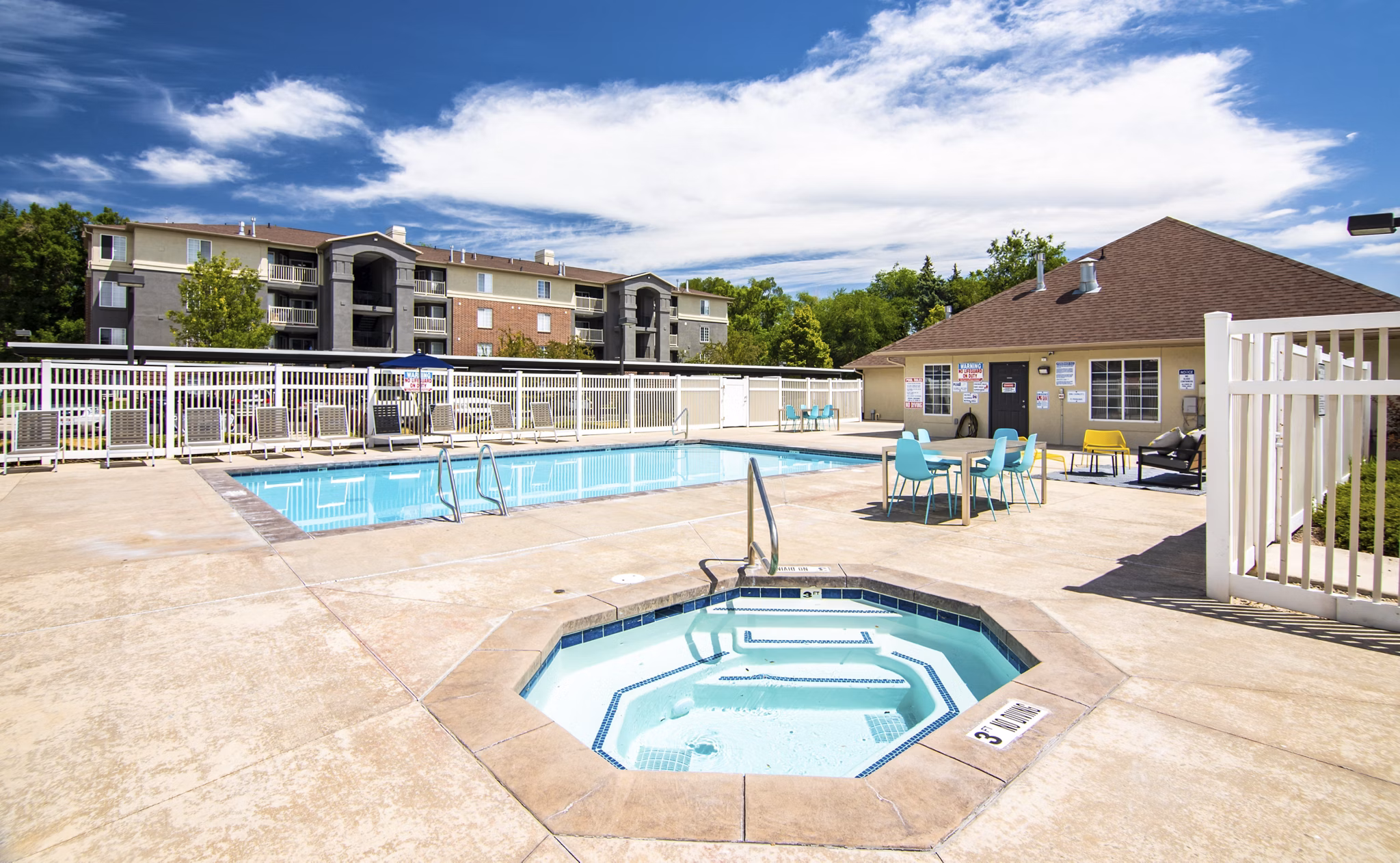 pool at Park Vue Apartments