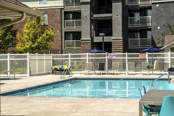 pool at Park Vue Apartments