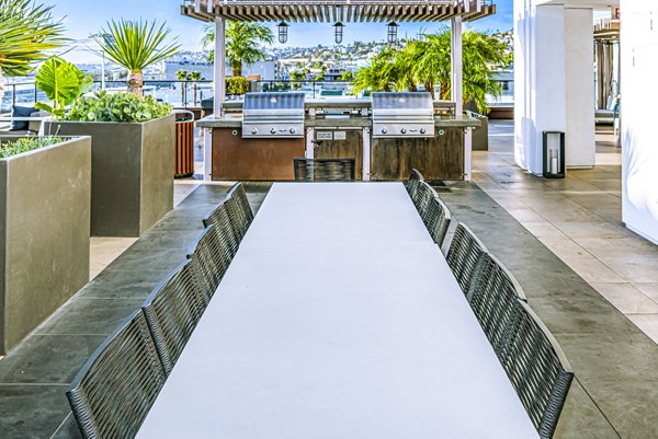 Stylish grill area on a spacious patio at AV8 Apartments, ideal for outdoor dining and relaxation