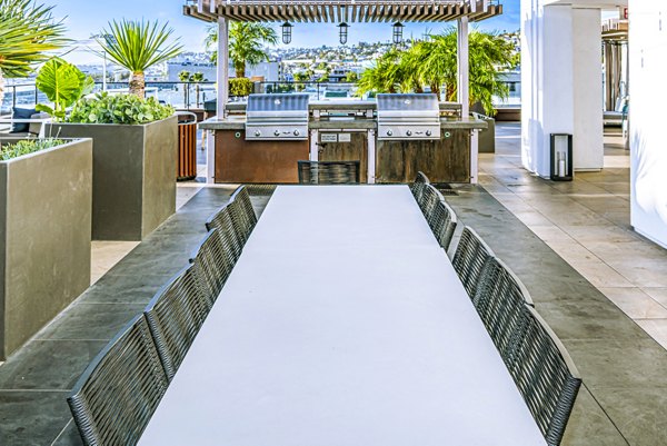 grill area/patio at AV8 Apartments