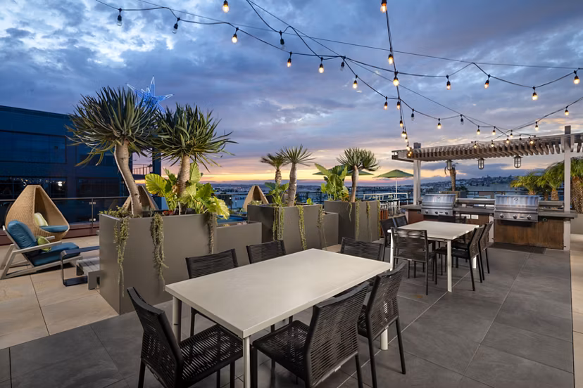 grill area at AV8 Apartments 