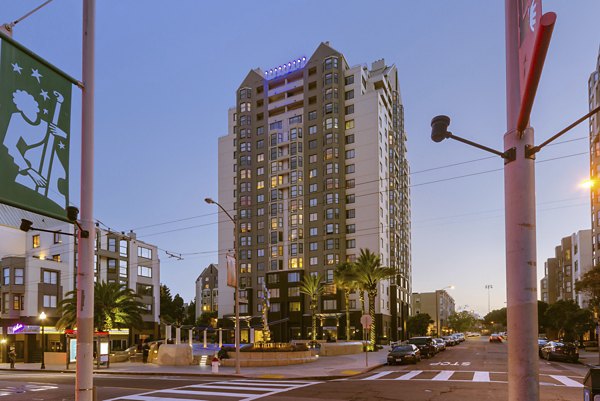 The Fillmore Center: Elegant courtyard luxury apartments in San Francisco