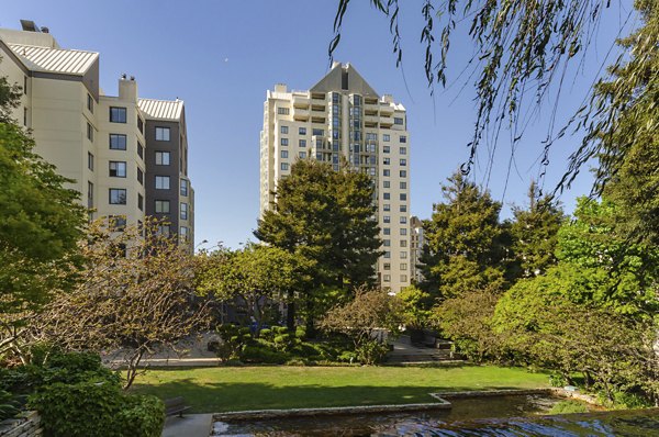 The Fillmore Center: Stunning luxury apartment in vibrant San Francisco neighborhood