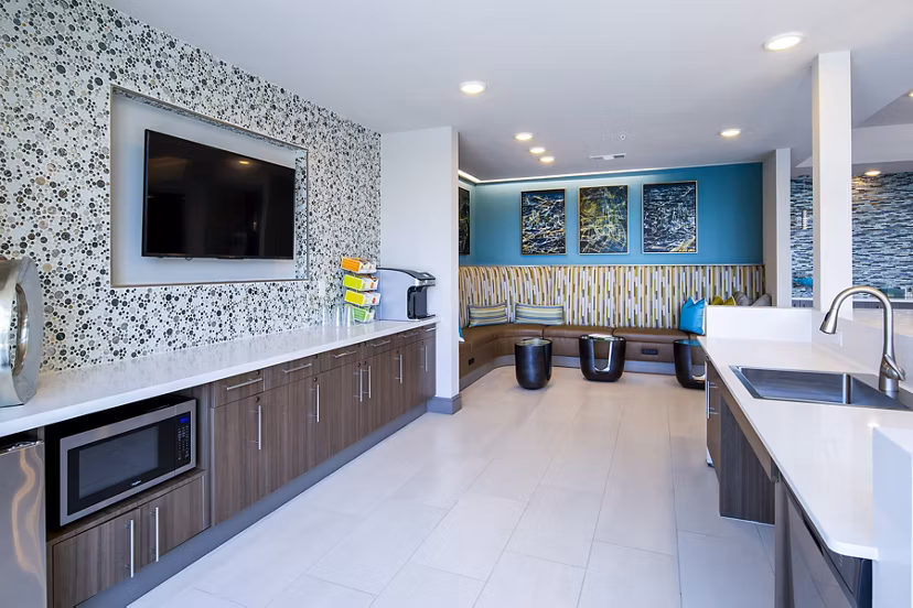 Clubhouse featuring modern seating and dÃ©cor at Encore Montrose Apartments