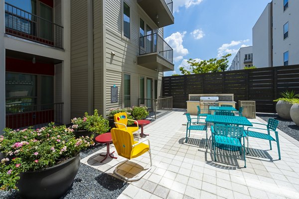 grill area at Encore Montrose Apartments  