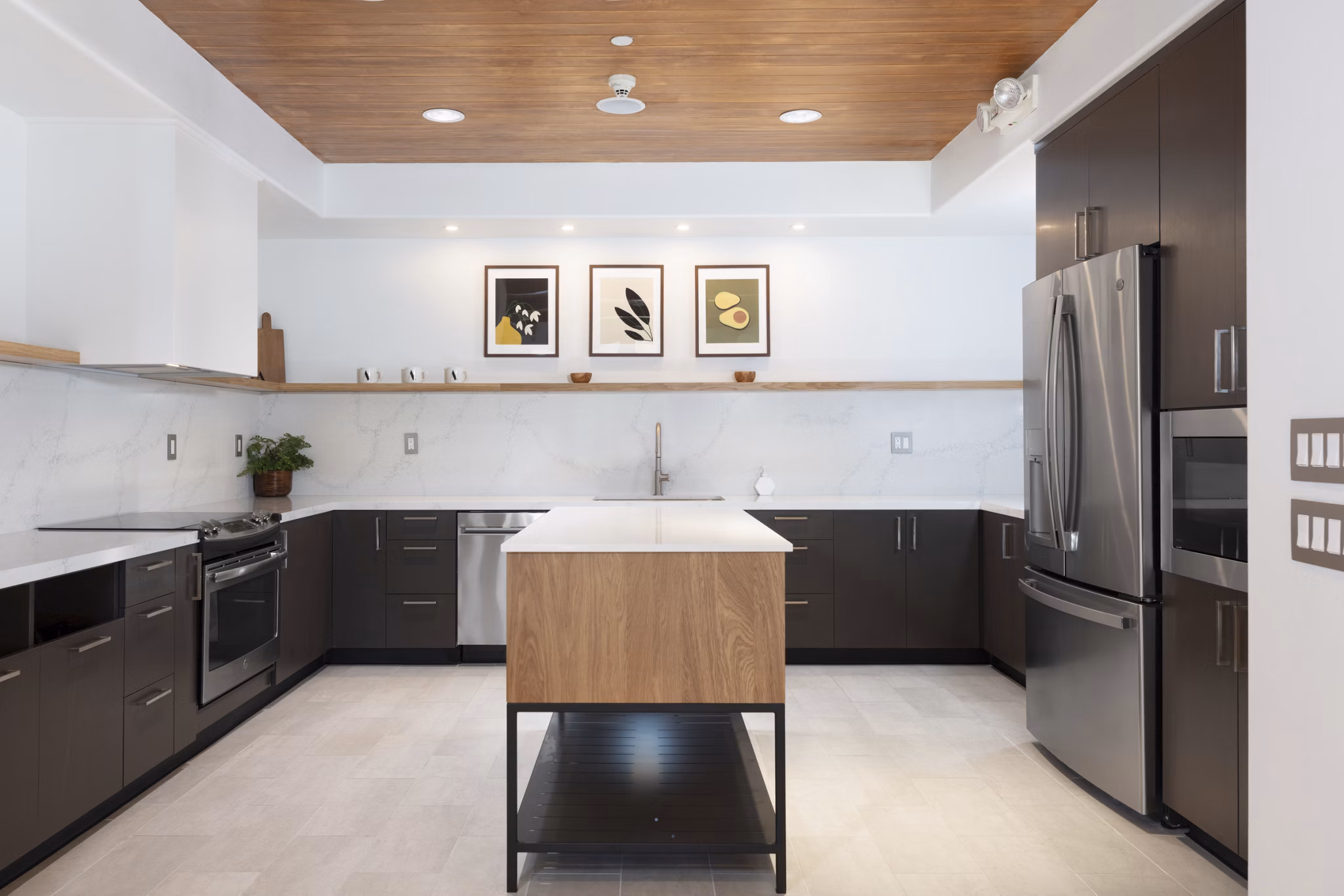 Aventino Apartments: Stylish clubhouse with modern decor, perfect for social gatherings in a luxury community setting